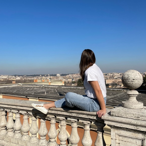 Meet your Posher, Megan - Picture 1 of 1